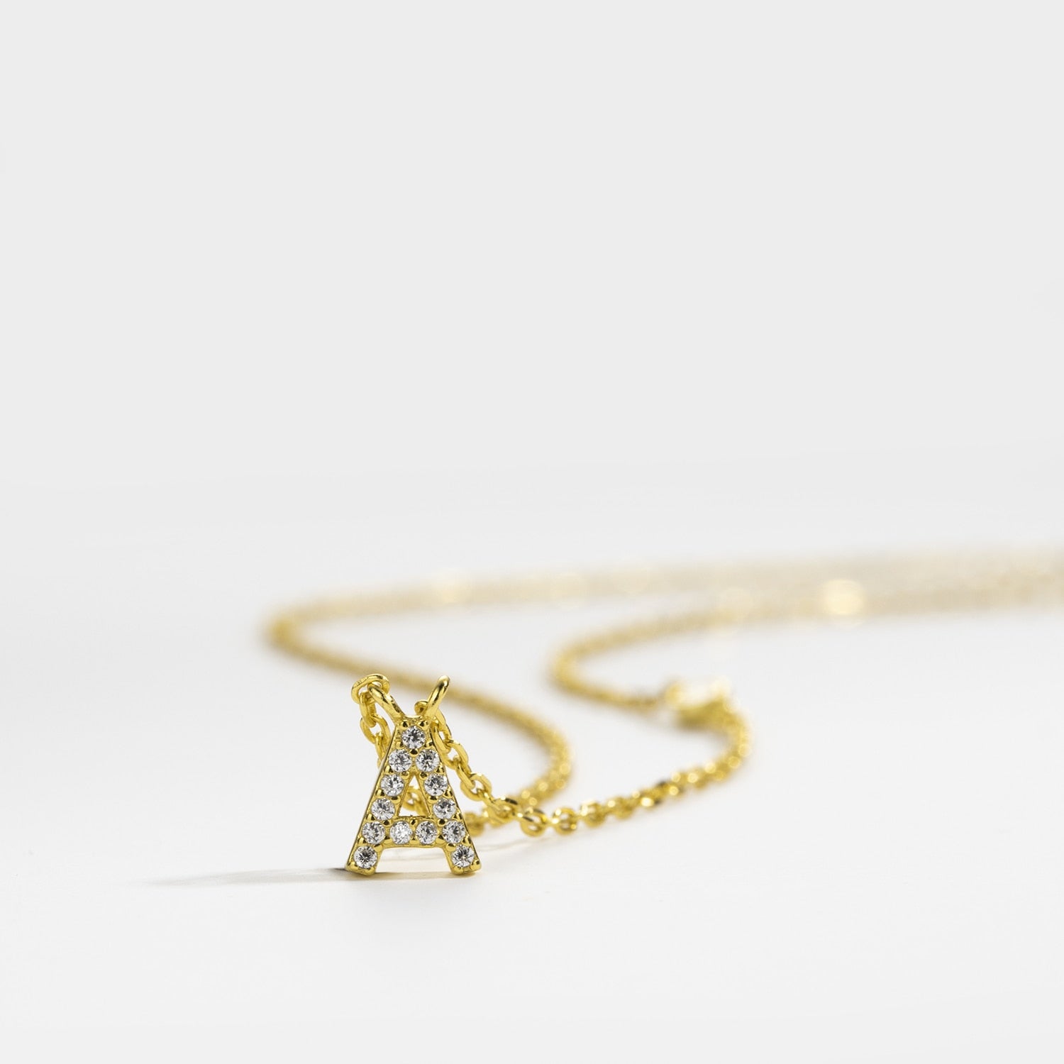 Colar Letra Banhado a Ouro 18k