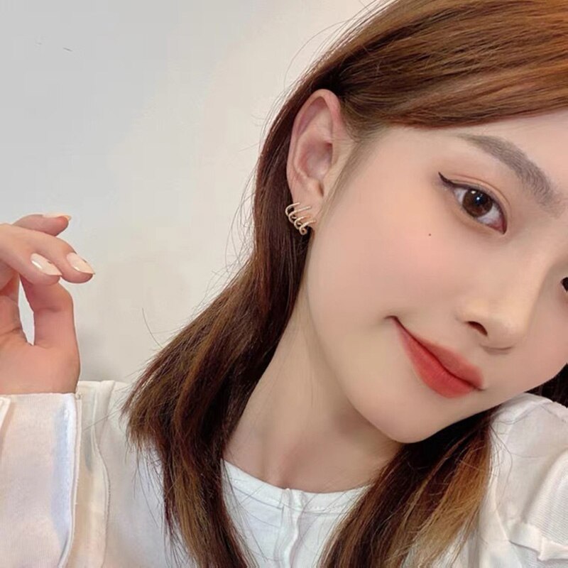 Brincos Ear Cuff cravejadas dourado