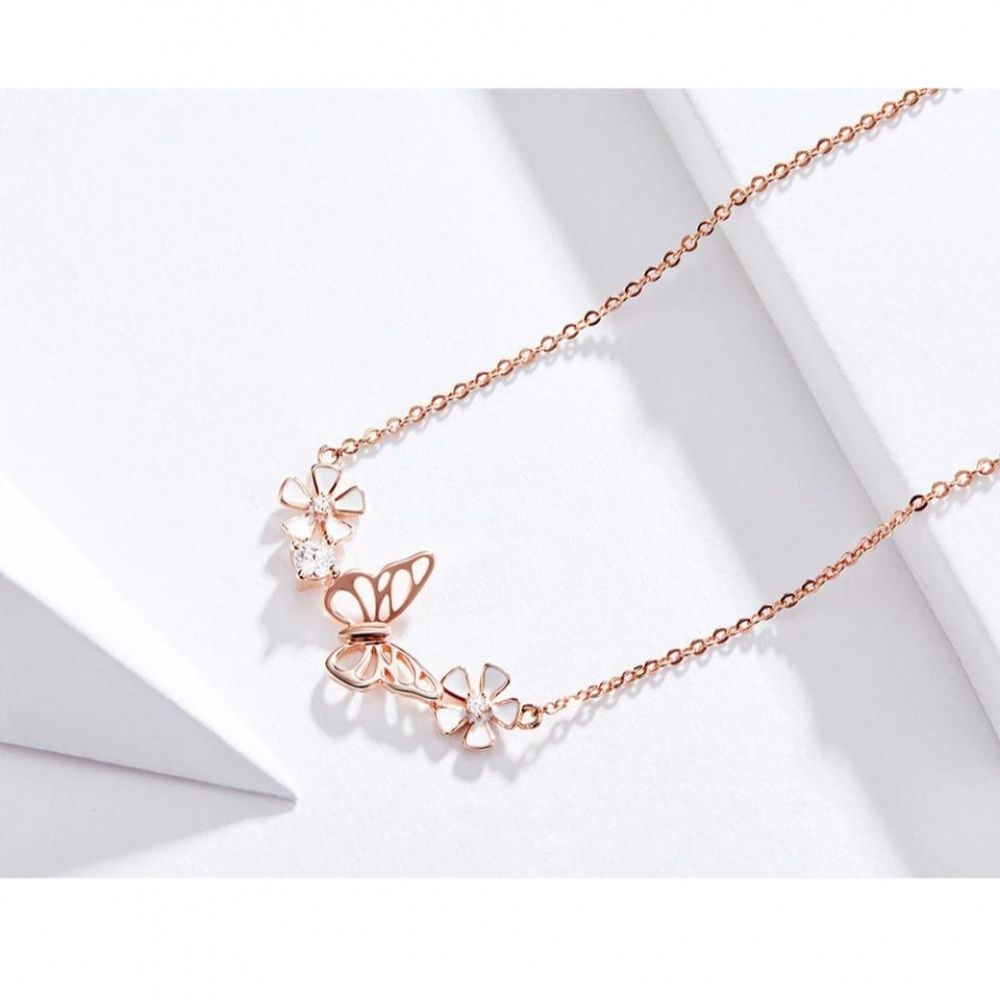 Colar Borboleta com Flores Todo em Prata 925 e Banho de Ouro Rose